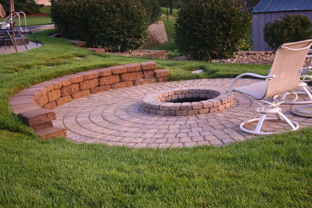 Retaining Wall Designs Minneapolis, Retaining Wall Fire Pit Area